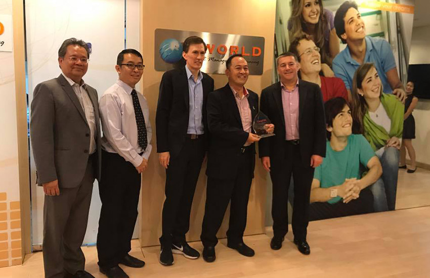 I-WORLD team with a CompTIA award